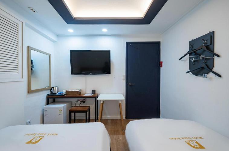 Must Mokdong Hotel *