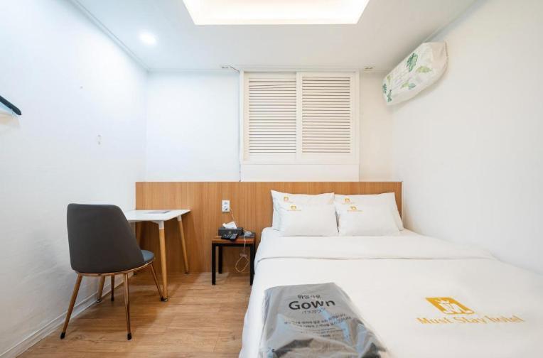 Must Mokdong Hotel *